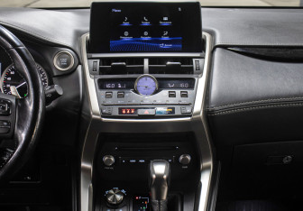 Подержанный автомобиль Lexus NX 2020 года (15 фото)