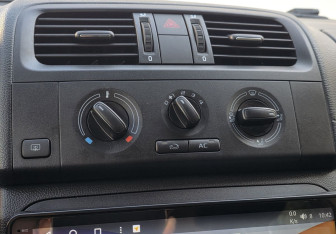 Подержанный автомобиль Skoda Fabia Hatchback 2014 года (14 фото)