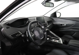 Подержанный автомобиль Peugeot 5008 Suv 2019 года (9 фото)