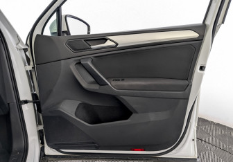 Подержанный автомобиль Volkswagen Tiguan 2021 года (23 фото)