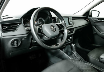 Подержанный автомобиль Skoda Rapid Liftback 2021 года (9 фото)