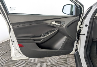 Подержанный автомобиль Ford Focus Hatchback 2018 года (19 фото)