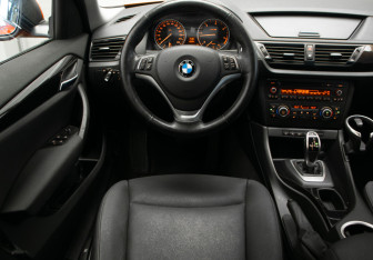Подержанный автомобиль BMW X1 2012 года (9 фото)