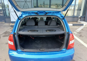 Подержанный автомобиль Kia Cerato Hatchback 2006 года (10 фото)