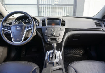 Подержанный автомобиль Opel Insignia Wagon 2012 года (12 фото)