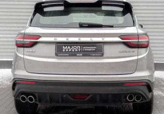 Подержанный автомобиль Geely Coolray 2022 года (8 фото)