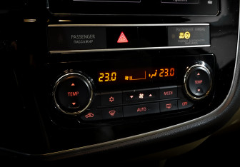 Подержанный автомобиль Mitsubishi Outlander 2020 года (28 фото)