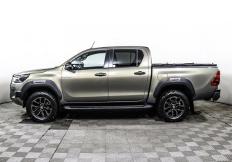 Подержанный автомобиль Toyota Hilux 2021 года (3 фото)