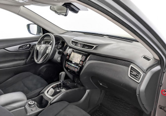 Подержанный автомобиль Nissan X-Trail 2015 года (11 фото)