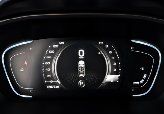 Подержанный автомобиль Geely Coolray 2022 года (16 фото)