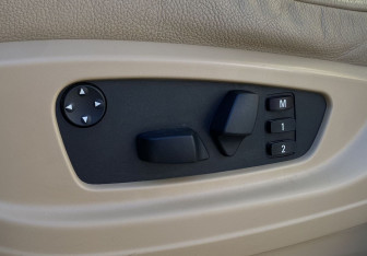 Подержанный автомобиль BMW X5 2008 года (22 фото)