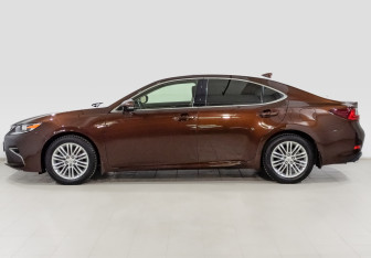 Подержанный автомобиль Lexus ES 2018 года (8 фото)