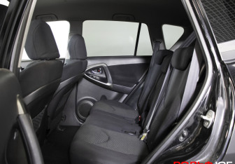 Подержанный автомобиль Toyota RAV4 2009 года (10 фото)