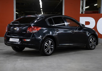 Подержанный автомобиль Chevrolet Cruze Hatchback 2014 года (5 фото)