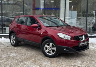Подержанный автомобиль Nissan Qashqai 2012 года (3 фото)