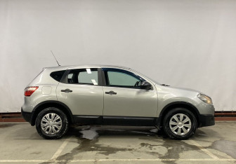 Подержанный автомобиль Nissan Qashqai 2012 года (4 фото)