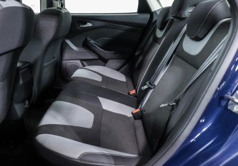 Подержанный автомобиль Ford Focus Sedan 2014 года (12 фото)