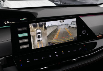 Подержанный автомобиль Changan UNI-K 2023 года (17 фото)