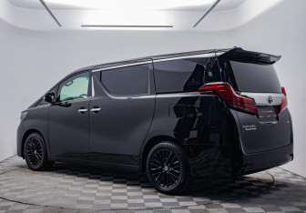 Подержанный автомобиль Toyota Alphard 2021 года (3 фото)