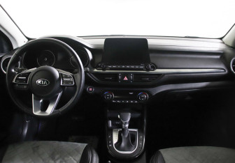 Подержанный автомобиль Kia Cerato Sedan 2019 года (6 фото)