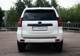 Подержанный автомобиль Toyota Land Cruiser Prado 2021 года (6 фото)