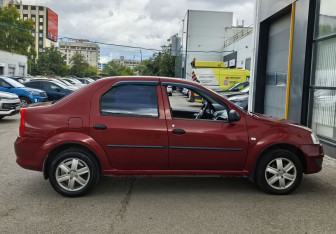 Подержанный автомобиль Renault Logan Sedan 2012 года (4 фото)