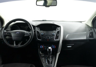 Подержанный автомобиль Ford Focus Hatchback 2018 года (8 фото)
