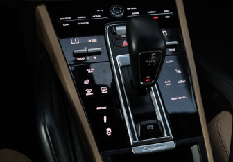 Подержанный автомобиль Porsche Cayenne 2019 года (22 фото)
