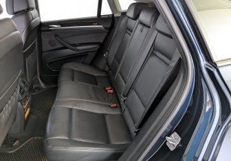 Подержанный автомобиль BMW X6 2013 года (12 фото)