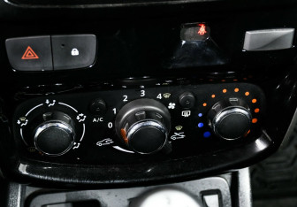 Подержанный автомобиль Nissan Terrano 2017 года (9 фото)