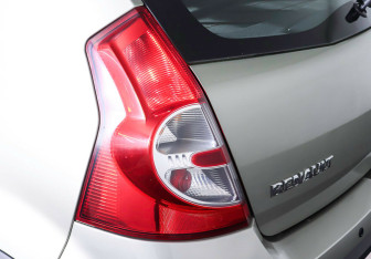 Подержанный автомобиль Renault Sandero 2013 года (8 фото)