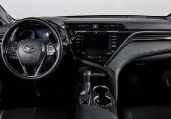 Подержанный автомобиль Toyota Camry Sedan 2020 года (12 фото)
