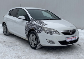 Подержанный автомобиль Opel Astra Hatchback 2011 года (3 фото)