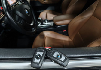 Подержанный автомобиль BMW X4 2016 года (18 фото)