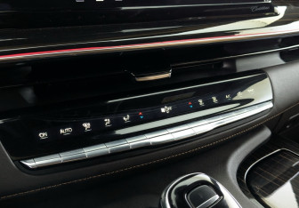 Подержанный автомобиль Cadillac Escalade Suv 2022 года (18 фото)