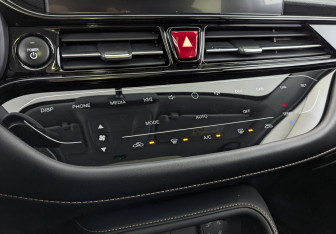 Подержанный автомобиль Москвич 3е 2023 года (21 фото)