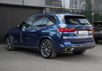 Подержанный автомобиль BMW X5 2020 года (6 фото)