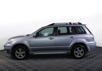 Подержанный автомобиль Mitsubishi Outlander 2007 года (8 фото)