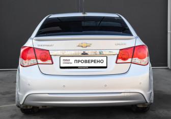 Подержанный автомобиль Chevrolet Cruze Sedan 2014 года (5 фото)