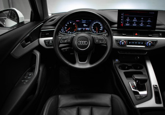 Подержанный автомобиль Audi A4 Sedan 2021 года (10 фото)