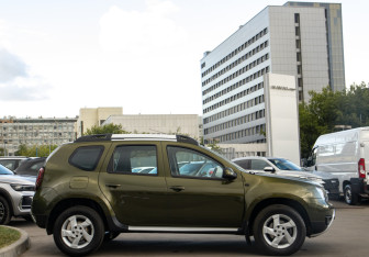 Подержанный автомобиль Renault Duster 2017 года (3 фото)