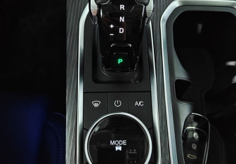 Подержанный автомобиль Jaecoo J7 2023 года (14 фото)