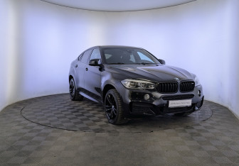 Подержанный автомобиль BMW X6 2019 года (3 фото)