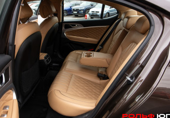 Подержанный автомобиль Genesis G70 2021 года (8 фото)