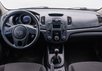 Подержанный автомобиль Kia Cerato Sedan 2009 года (13 фото)