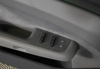 Подержанный автомобиль Zeekr 001 2024 года (23 фото)