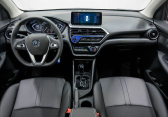 Подержанный автомобиль Changan Alsvin 2023 года (8 фото)