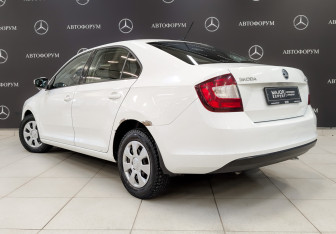 Подержанный автомобиль Skoda Rapid Liftback 2019 года (7 фото)