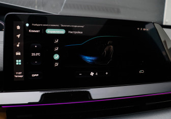 Подержанный автомобиль Changan UNI-V 2023 года (15 фото)