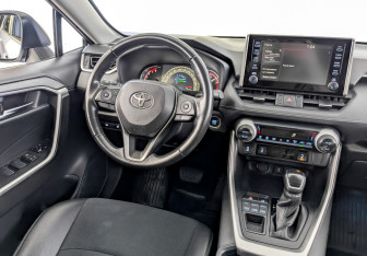 Подержанный автомобиль Toyota RAV4 2021 года (27 фото)